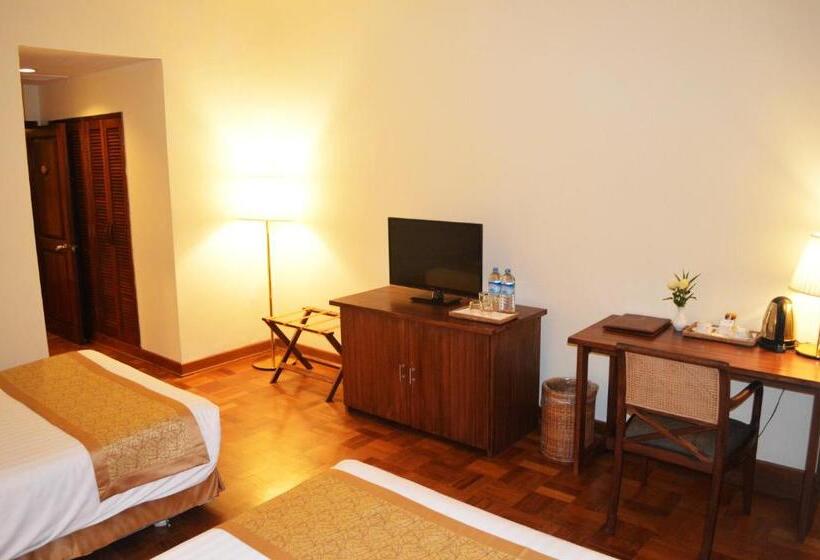 اتاق سوپریور, Inya Lake Hotel Yangon