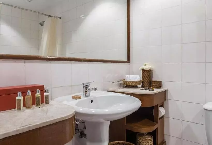 اتاق لوکس, Inya Lake Hotel Yangon