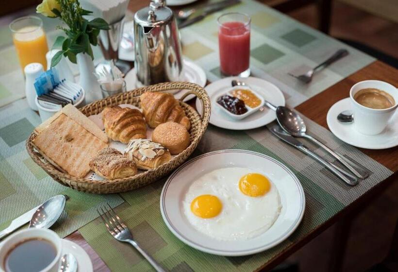 سوییت جونیور, Inya Lake Hotel Yangon