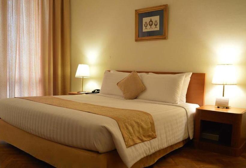 سوییت جونیور, Inya Lake Hotel Yangon