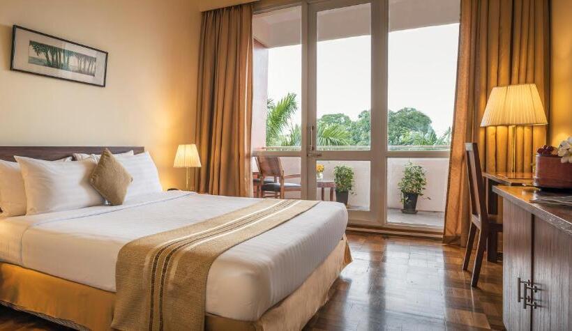 اتاق سوپریور با تخت بزرگ, Inya Lake Hotel Yangon