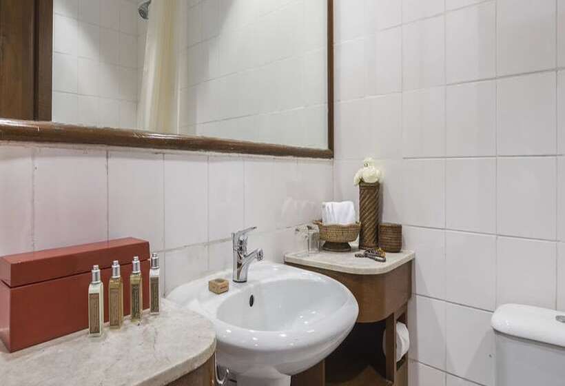 اتاق لوکس, Inya Lake Hotel Yangon
