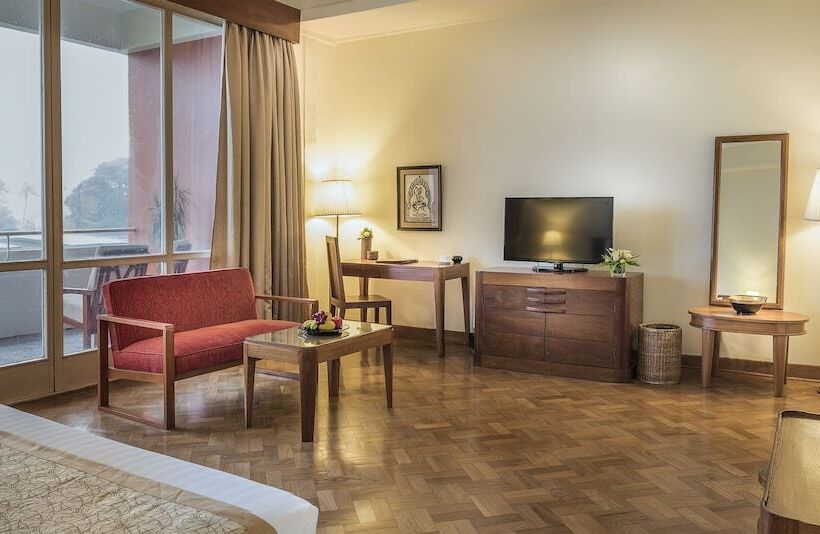 اتاق لوکس, Inya Lake Hotel Yangon
