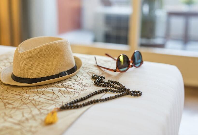 اتاق لوکس, Inya Lake Hotel Yangon