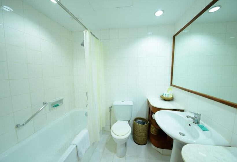 اتاق سوپریور, Inya Lake Hotel Yangon