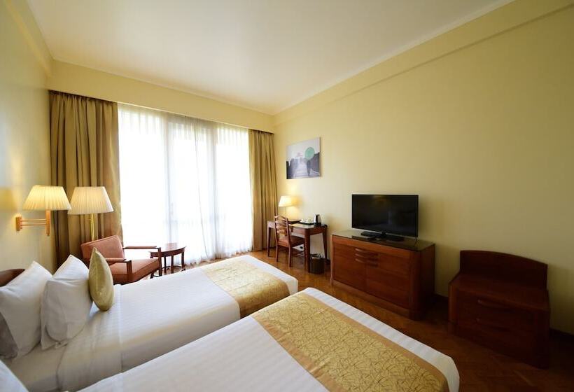 اتاق سوپریور, Inya Lake Hotel Yangon