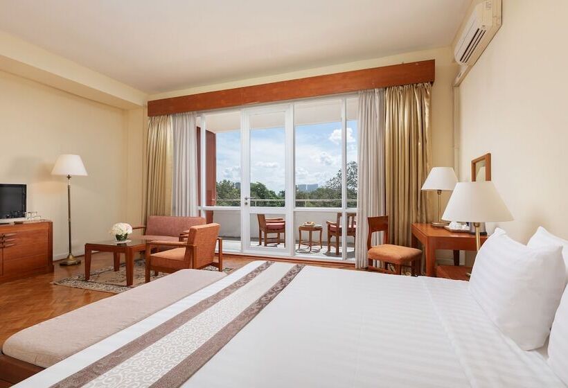 اتاق لوکس, Inya Lake Hotel Yangon