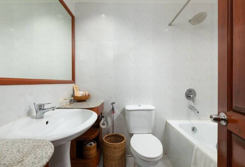 اتاق سوپریور, Inya Lake Hotel Yangon