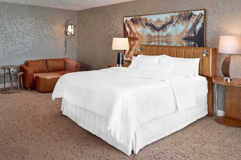 اتاق استاندارد با تخت بزرگ, The Westin Edmonton