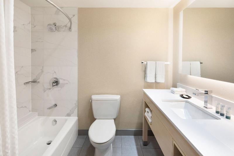 キングサイズベッドのスタンダードルーム, The Westin Edmonton