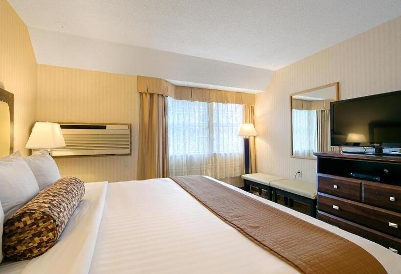 带大床的套房, Best Western Plus Emerald Isle
