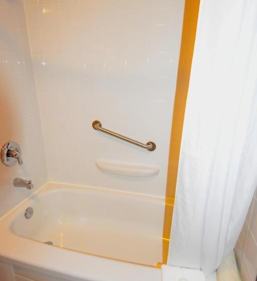 اتاق استاندارد با تخت بزرگ, Canad Inns Destination Centre Portage La Prairie