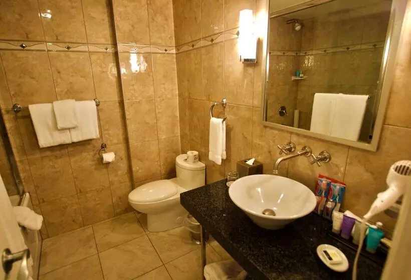 استودیوی لوکس, Century Plaza