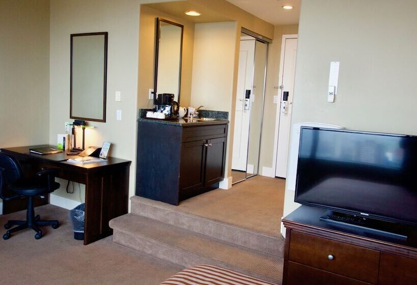 Студия Deluxe, Century Plaza