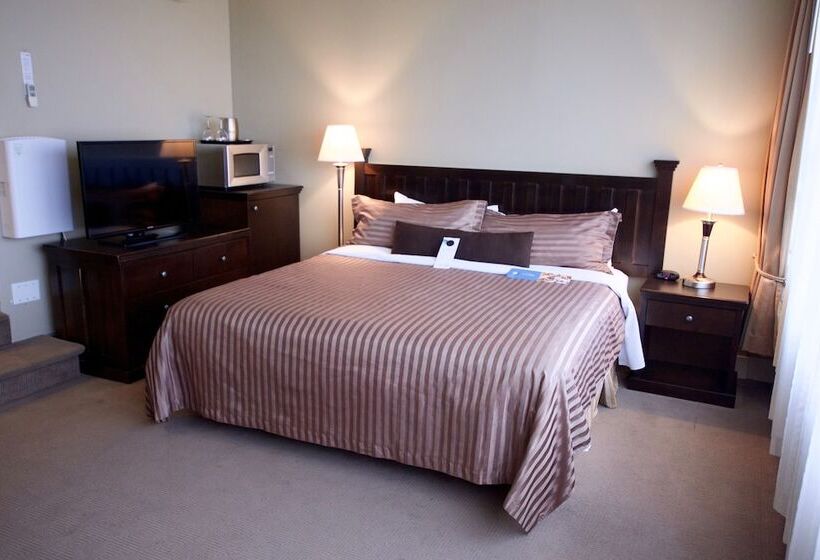 디럭스 스튜디오, Century Plaza