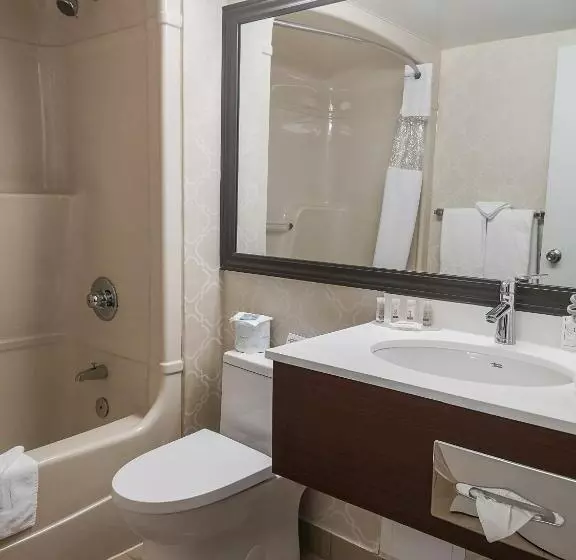 クイーンベッドのデラックスルーム, Days Inn By Wyndham Miramichi Nb