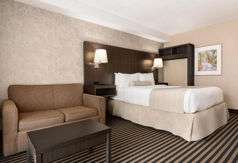 복층 룸 퀸 침대, Days Inn By Wyndham Miramichi Nb