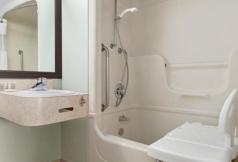 غرفة قياسية لذوى الاحتياجات الخاصة, Days Inn By Wyndham Miramichi Nb