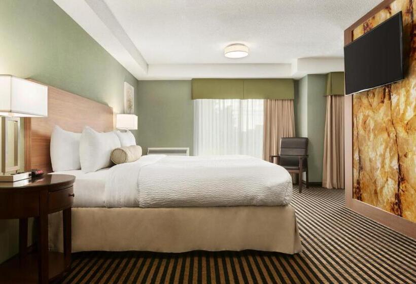 스위트 킹사이즈 침대, Days Inn By Wyndham Miramichi Nb