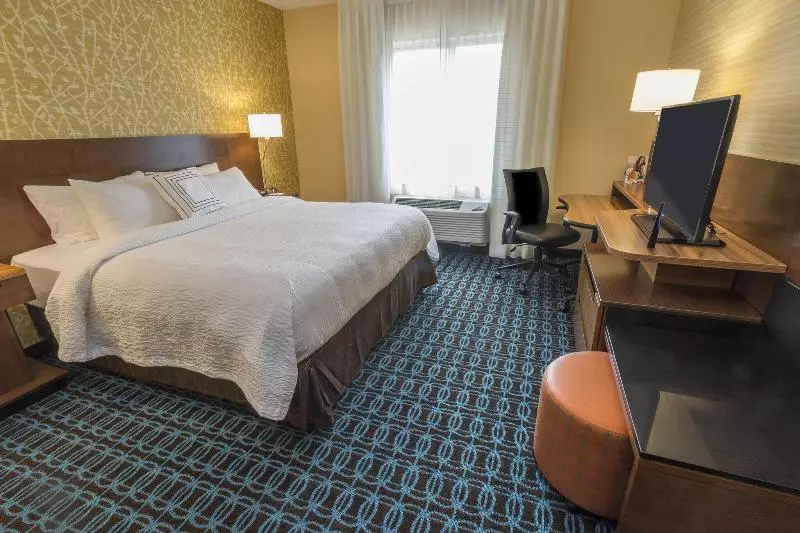 キングサイズベッドのデラックスルーム, Days Inn By Wyndham Miramichi Nb