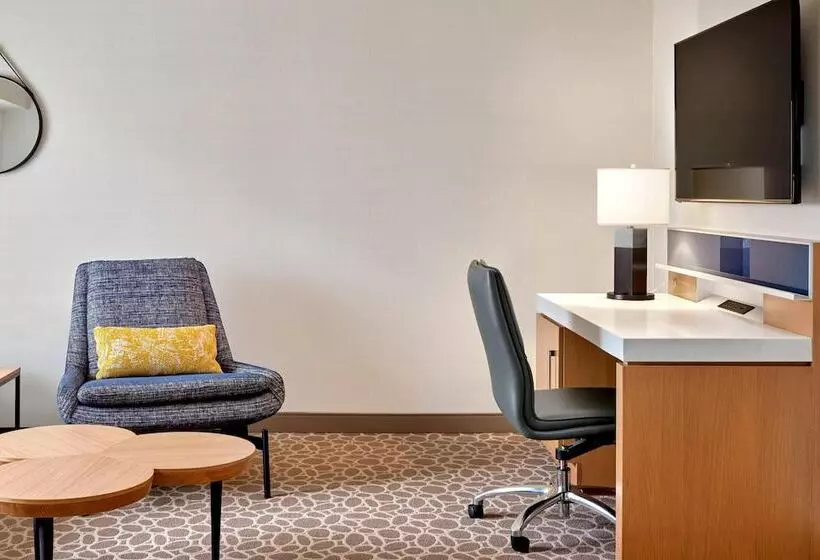 سوئیت پریمیوم, Delta Hotels By Marriott Calgary Downtown