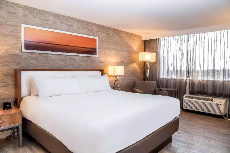 Standardzimmer Kingsize Bett, Doubletree By Hilton Kitchener