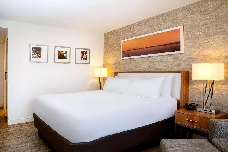 Standardzimmer Kingsize Bett, Doubletree By Hilton Kitchener