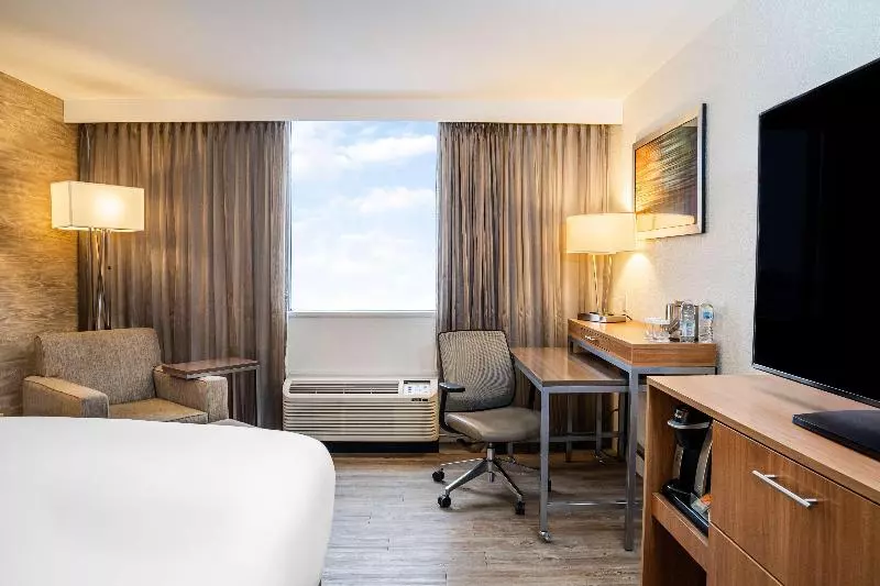Standardzimmer Kingsize Bett, Doubletree By Hilton Kitchener