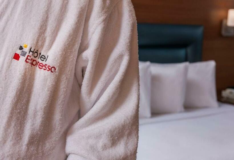 Полулюкс, Espresso Montreal Centre Ville / Downtown