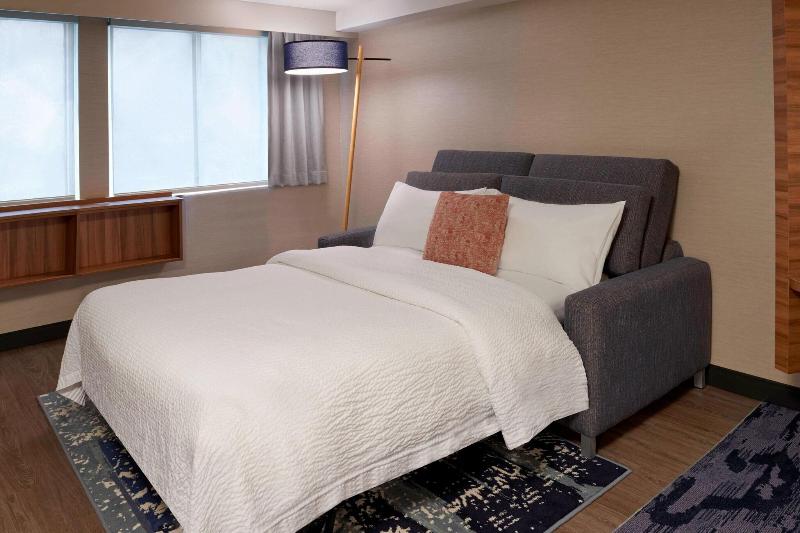 Люкс Кровать Кинг, Fairfield Inn By Marriott Montreal Downtown