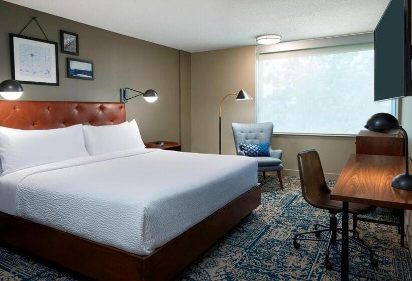 キングサイズベッドのクラシックルーム, Four Points By Sheraton Toronto Airport
