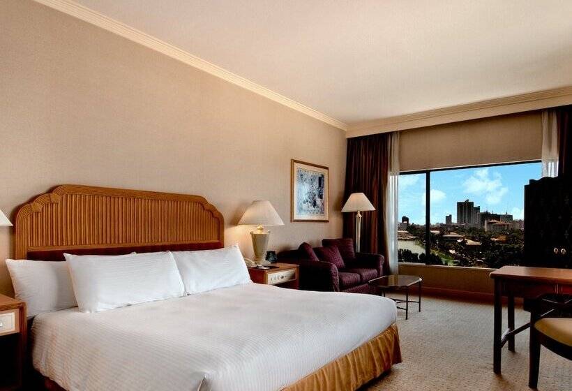 Номер Deluxe Кровать Кинг, Hilton Colombo