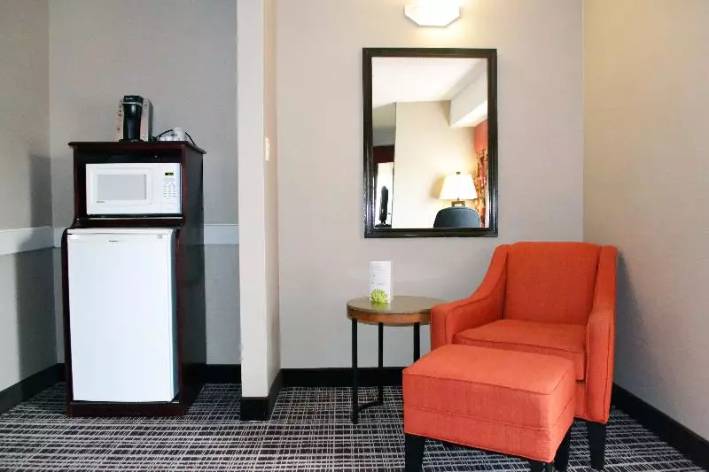 اتاق استاندارد با تخت بزرگ, Holiday Inn Express Red Deer, An Ihg