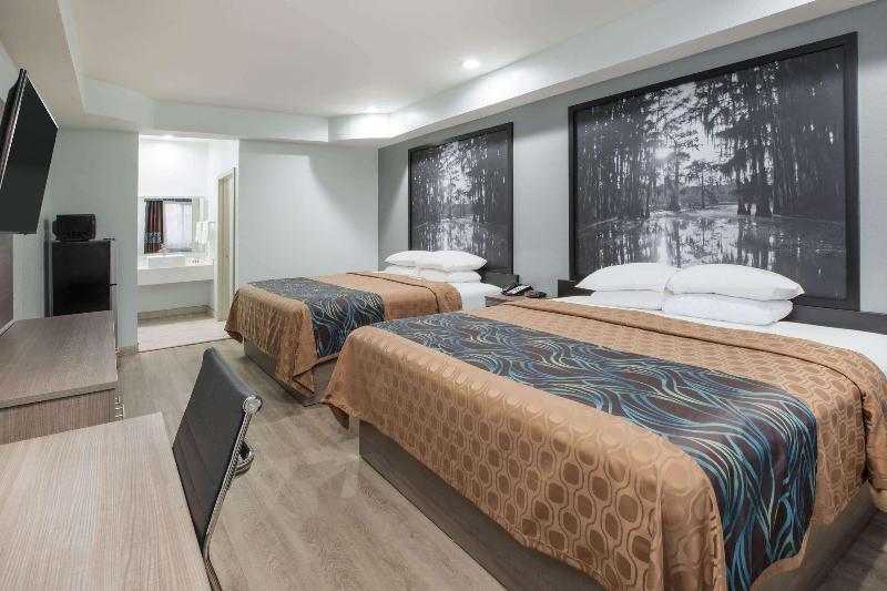 身障者適用キングサイズベッドルーム, Holiday Inn Express Red Deer, An Ihg