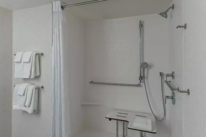 اتاق پرمیوم, Holiday Inn Kingston   Waterfront, An Ihg