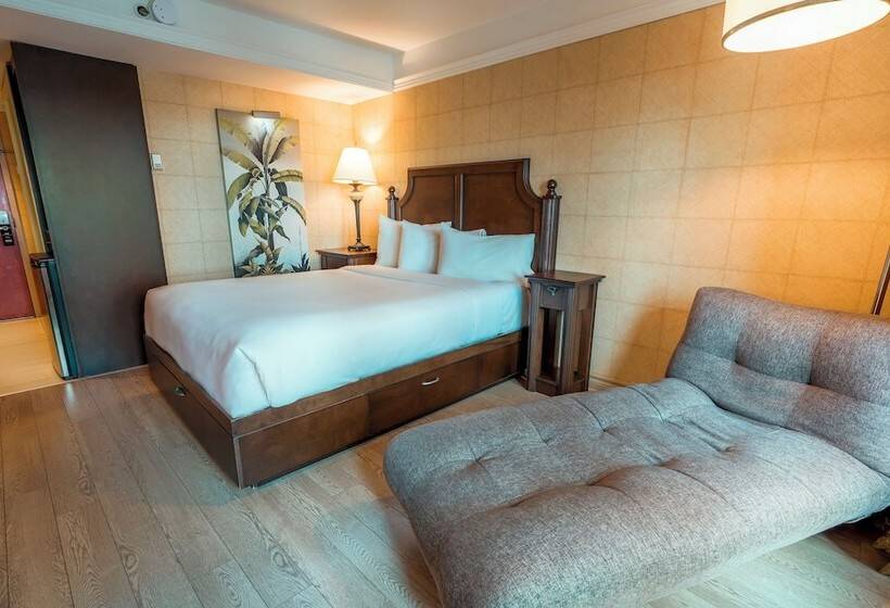 Номер Стандарт, Lhotelquébec