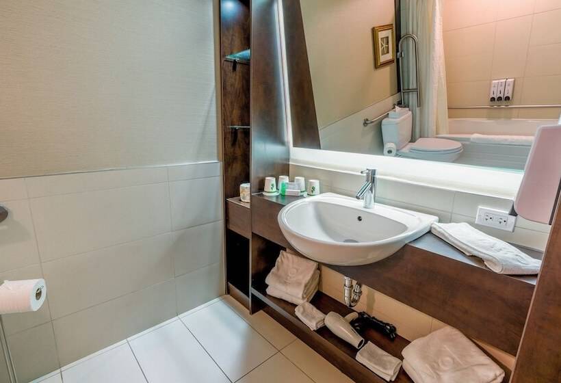 חדר סטנדרט מותאם לאדם עם מוגבלויות, Lhotelquébec