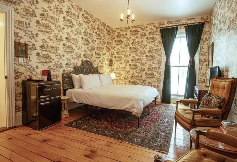 غرفة قياسية, Merrill House