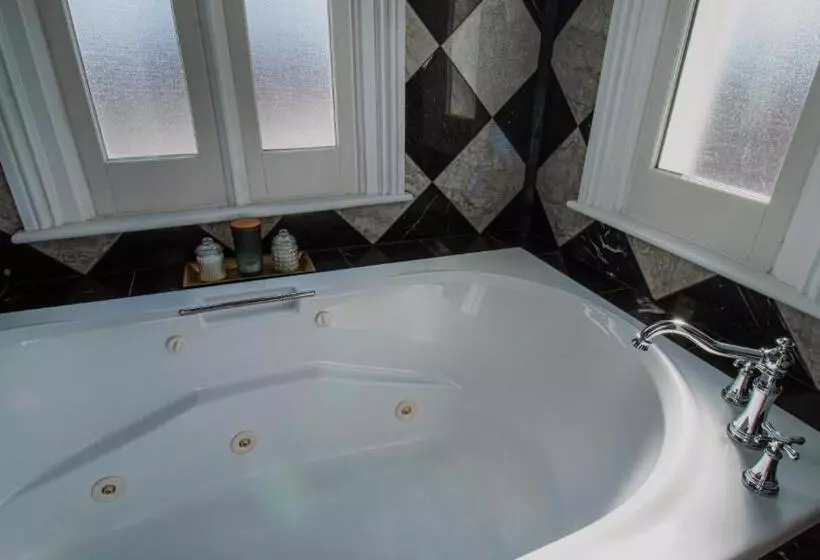 デラックススイート, Merrill House