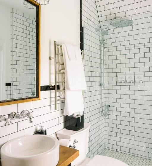 חדר דלוקס, Merrill House