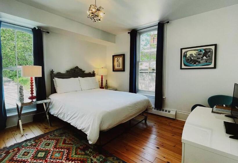 חדר סטנדרט, Merrill House