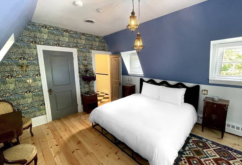 סוויטה, Merrill House