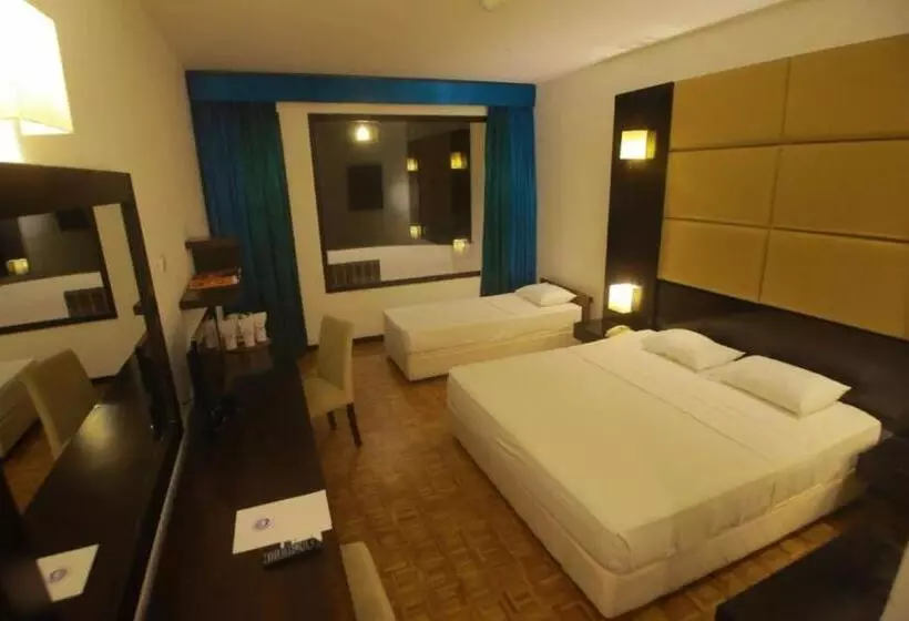 اتاق سه نفره دلوکس با چشم‌انداز دریا, Peacock Beach Resort & Spa