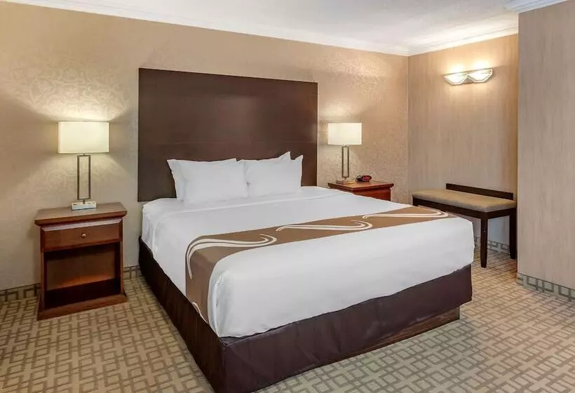 スイート, Quality Inn & Conference Centre