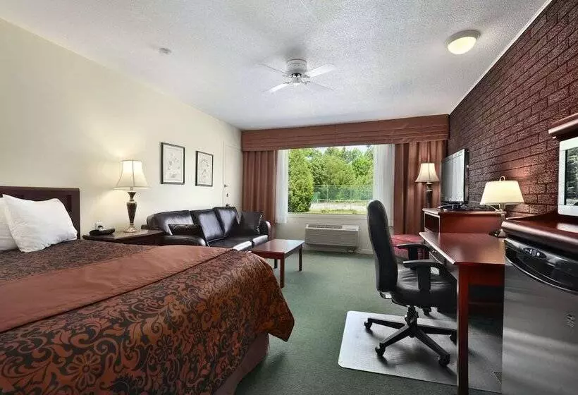 スイート, Travelodge By Wyndham Simcoe