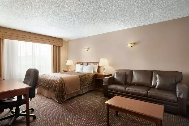 スイート, Travelodge By Wyndham Simcoe
