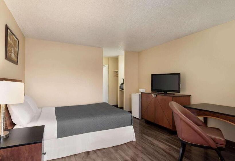 Standart Oda, Travelodge By Wyndham Swift Current
