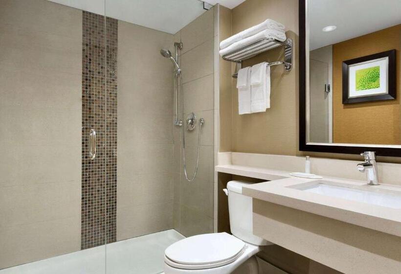 غرفة قياسية, Travelodge By Wyndham Toronto East