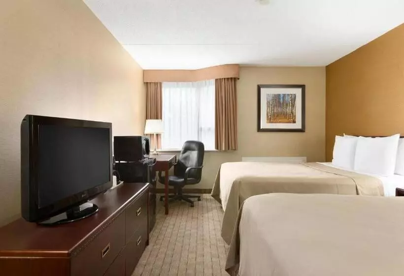 スイート, Travelodge By Wyndham Toronto East