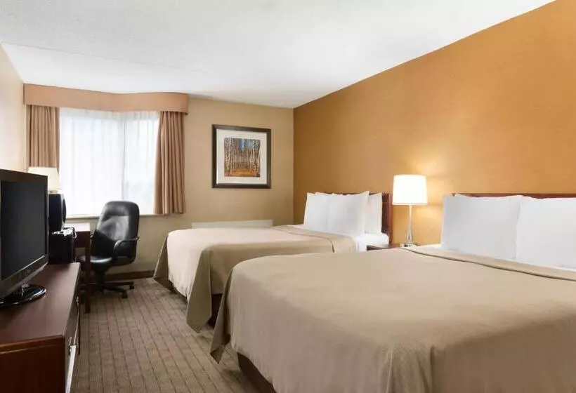 スイート, Travelodge By Wyndham Toronto East